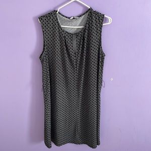 H&M Medium Black and White V-Line Dress